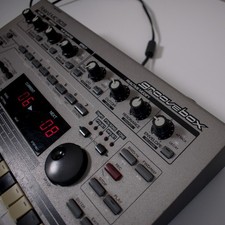 Roland MC-303 Groovebox –